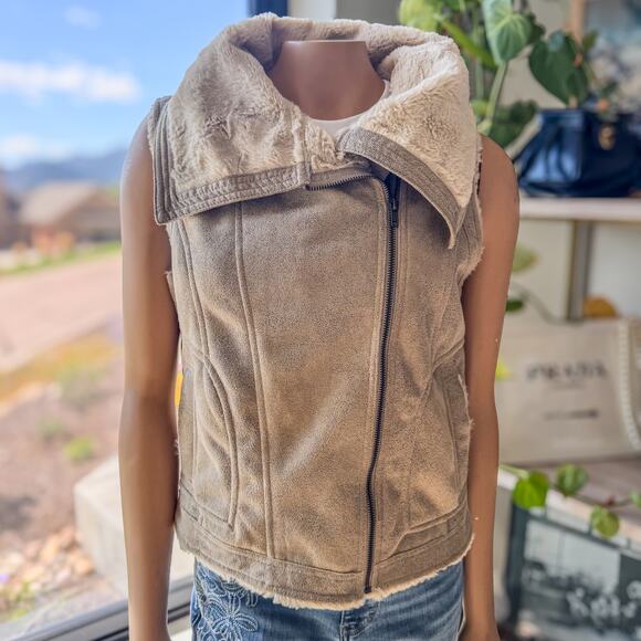 Olive & Oak, Faux Fur and Faux Suede Vest Jacket, Women's Medium, Fall, Winter - Picture 1 of 8